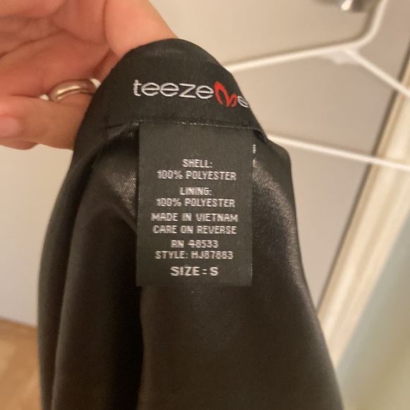 Tweeze me Black sequin shrug / cape NWT - Picture 4 of 5